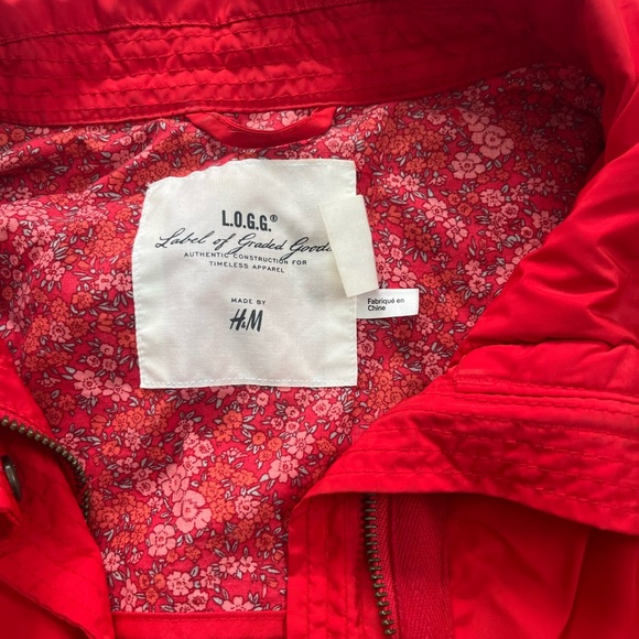 Women’s red older H&M rain coat - Picture 2 of 3